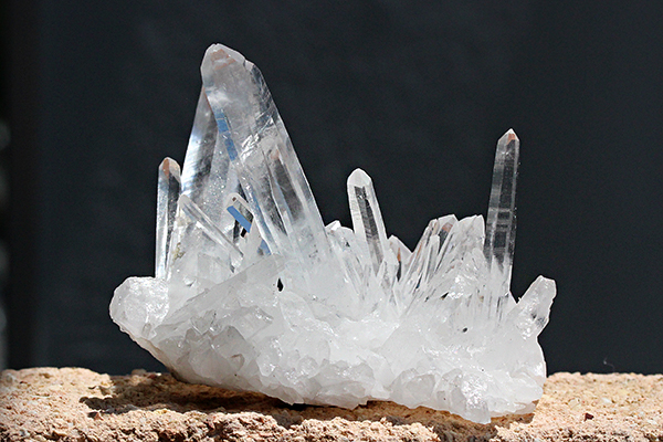 中国産水晶クラスターSA-069水晶クラスター、天然石ビーズのアート 